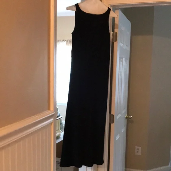 jones new york evening dresses Size 4 Dress Petersons' Consigning Design Perfect for warm weather Vintage Jones New York Black